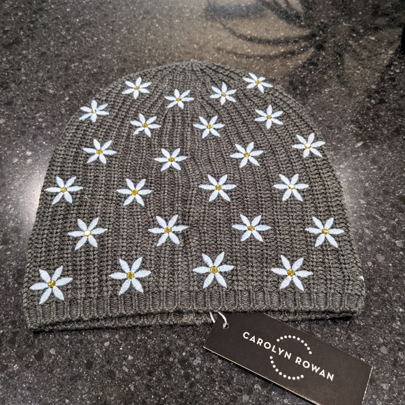 Carolyn Rowan Embroidered Crystal Star Beanie + Fingerless Glove Set in Sax Box - Picture 5 of 7